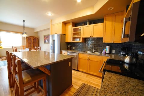 Enjoy a night eating in using this well-appointed kitchen!
