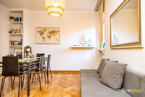 Deluxe Apartment | Living area