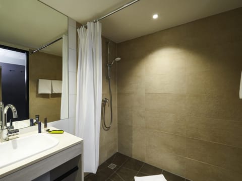 Family Room, Multiple Beds (1 DoubleBed&BunkBed, Max.80kg/bed) | Hypo-allergenic bedding, desk, laptop workspace, soundproofing