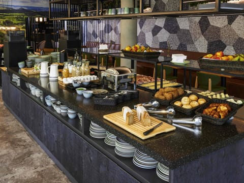 Buffet breakfast for a fee on weekdays