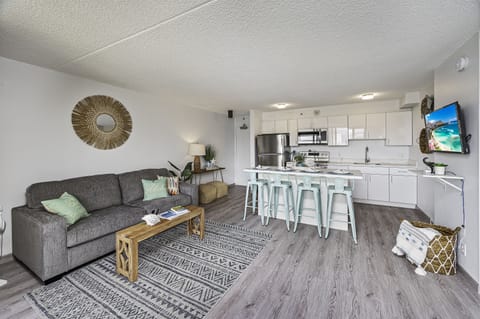 Modern Living Room & Kitchen