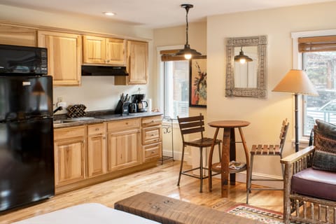 Kitchenette with the essentials.