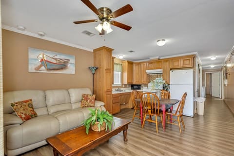 Super clean and simple with everything you'll need to be comfortable!