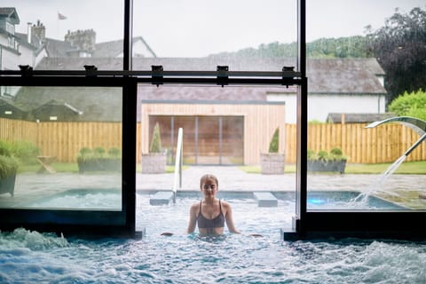 Sauna, hot tub, steam room, body treatments, hydrotherapy, aromatherapy