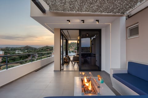 Signature Apartment, 1 Queen Bed with Sofa bed, Balcony, Sea View | Terrace/patio