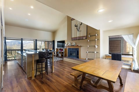 Condo (3 Bedrooms) | Front of property