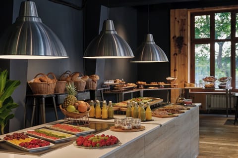 Daily buffet breakfast for a fee