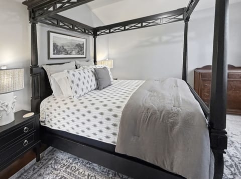 Bedroom with Queen Bed
