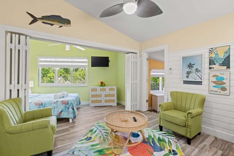 Bright and cheerful living area with beautiful coastal décor