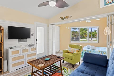 Bright and cheerful living area with beautiful coastal décor ensure the ideal island experience