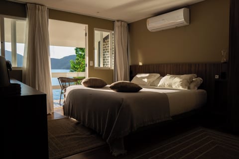 Premium bedding, memory foam beds, minibar, in-room safe