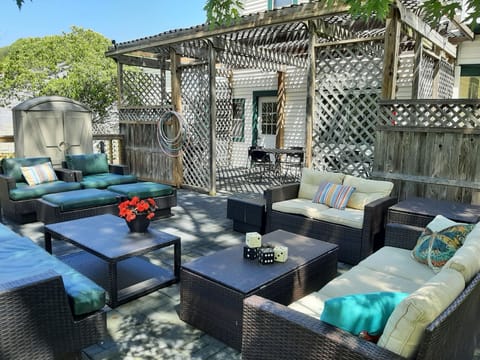 Comfortable Deck For Relaxing Gatherings