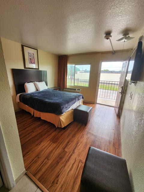 Room, 2 Queen Beds, Non Smoking | Free WiFi