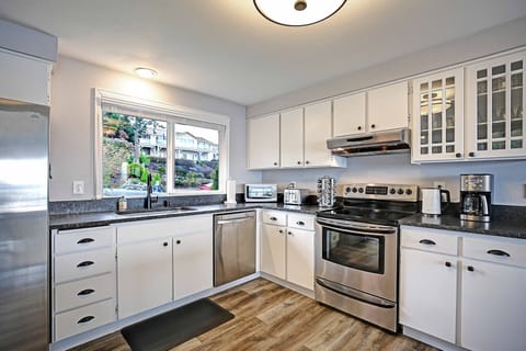 Lots of cabinets and counter space. New appliances. 