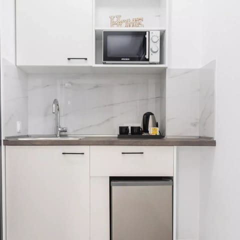 Hypo-allergenic bedding, memory foam beds, in-room safe