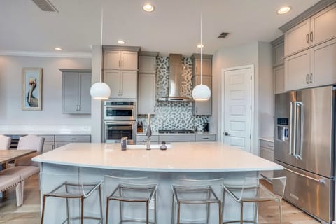 Great Gathering Area While Cooking