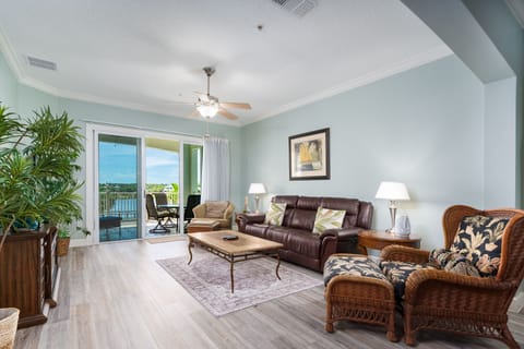 Welcome to Cinnamon Beach lakefront condo 1144. Two minutes to the beach!!