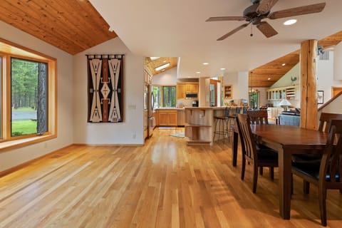 House, 3 Bedrooms | Dining