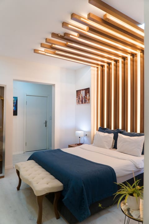 Superior Room | Hypo-allergenic bedding, down comforters, minibar, iron/ironing board