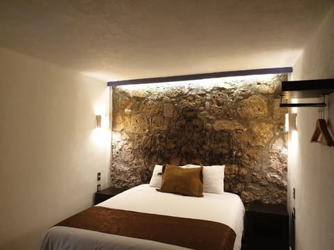 Desk, laptop workspace, free WiFi, bed sheets