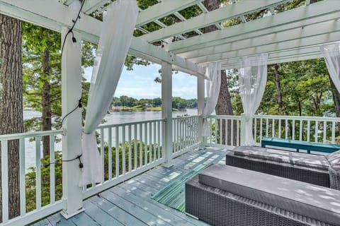 Take a midday snooze on these comfortable loungers.