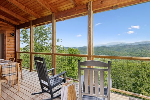 Mountaintop Cabin Rental | Great Smoky Mountain Cabin Rentals | Gatlinburg Cabins | Pigeon Forge Cabins| Cabins with Pools | Luxury Cabins