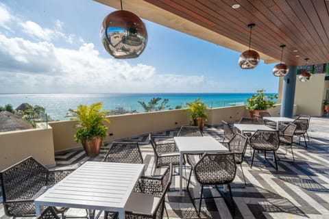 Design Condo | Beach | Beach nearby, white sand, 15 beach bars