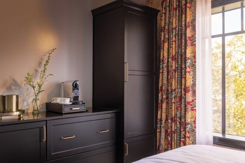 Hypo-allergenic bedding, blackout drapes, iron/ironing board, free WiFi