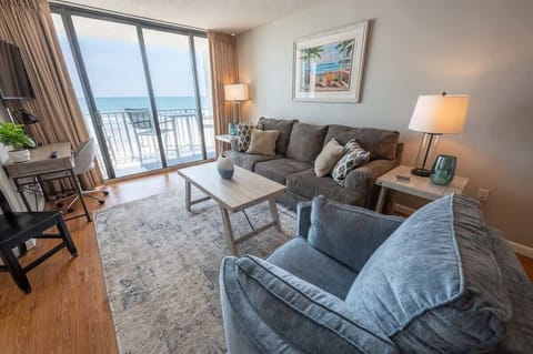Direct Oceanfront, Beautifully Decorated