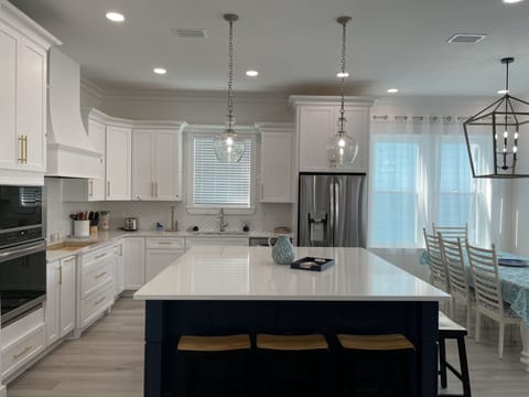 House, 5 Bedrooms | Private kitchen | Fridge, oven, coffee/tea maker, toaster
