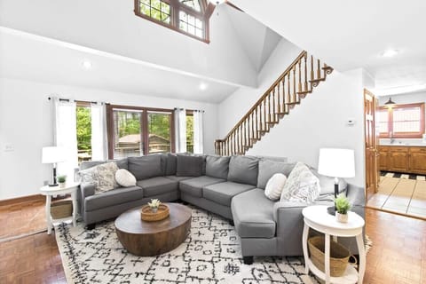 • Short-Term Rentals, Luxury vacation rentals & unique stays by Enjoy Unique Stays • Cabins, treehouses & waterfront homes for unforgettable getaways 
• Hot tub, scenic views & pet-friendly vacation rentals  