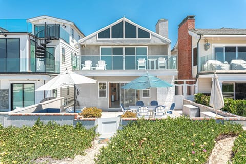 Unwind on the spacious front patio, with plenty of spots to read, soak up the sun, and live the good life. This listing pertains to the lower unit.