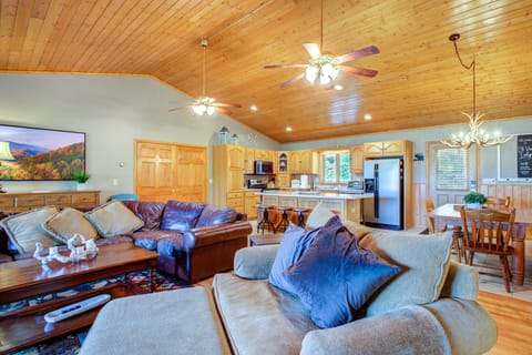 Main Floor - Kitchen, Dining Area & Living Room