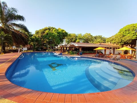 2 outdoor pools