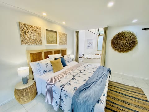 Bedroom & spa bath 