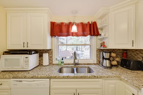 Everything you need is ready for culinary creations in the kitchen!