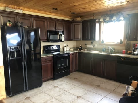Full Kitchen - Range, Microwave, Refrigerator, Coffee Pot, K-Cup, and Toaster!