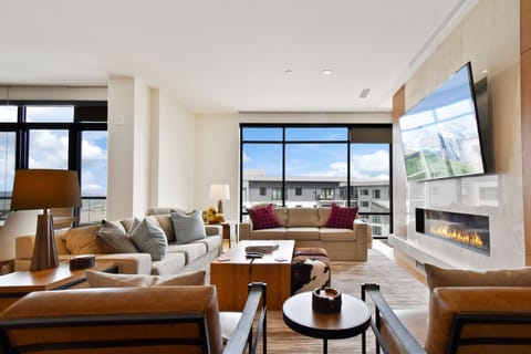 Open Floor Plan with Mountain Views