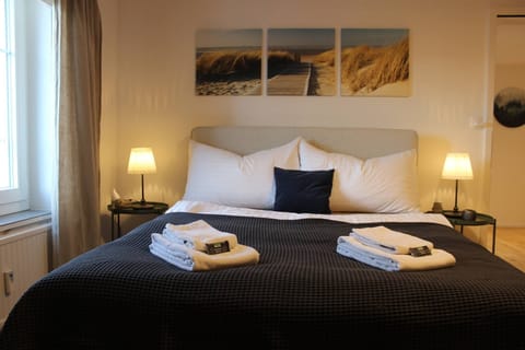 Apartment, 1 Bedroom | 1 bedroom, travel crib, bed sheets
