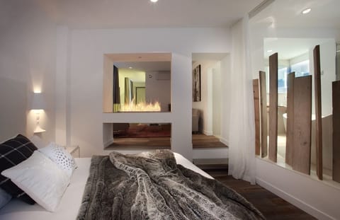 Premium bedding, pillowtop beds, minibar, in-room safe