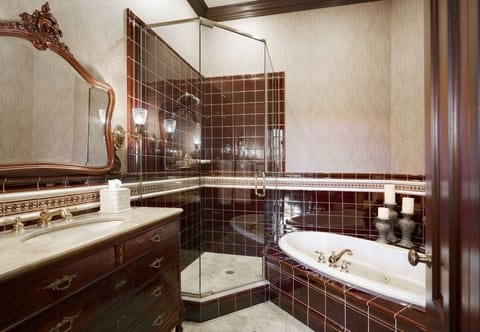 Signature Suite, 1 Bedroom | Bathroom | Designer toiletries, hair dryer, bathrobes, towels