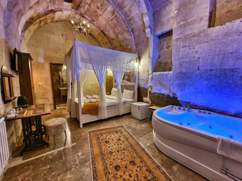 Balayi Odasi - Jakuzili | Blackout drapes, travel crib, free WiFi