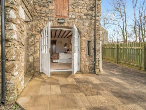 Patio | Cwm Eithin (Cerbid), Cerbid