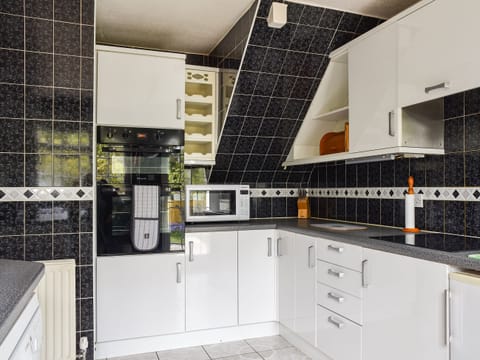 Kitchen | Brookside, Treoes