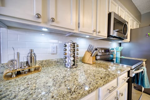 fridge, microwave, electric cooktop, oven, cooking utensils, 20 herbs and spices