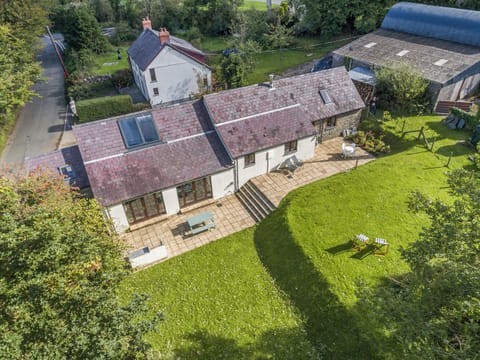 Outdoor area | Kite Cottage, Cenarth