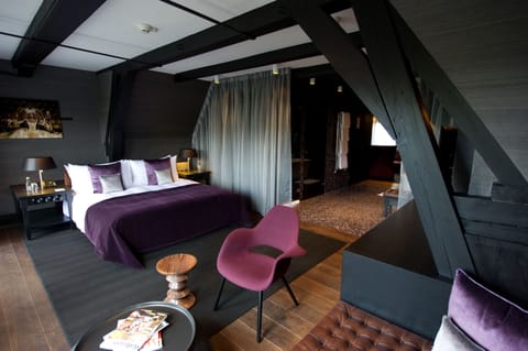 Signature Suite | Egyptian cotton sheets, premium bedding, pillowtop beds, minibar