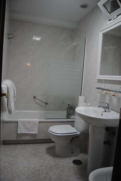 Family Triple Room (2 Adults + 1child) | Bathroom | Bathtub, hair dryer, towels