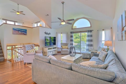Blue Currituck Sound views abound from the bright and spacious top-level great room, with comfortable furnishings around the flat-screen TV.