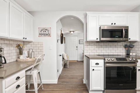 "We had a lovely stay at the Kef house! All the rooms were well appointed. Bedrooms were comfortable and the kitchen had everything" - Cynthia